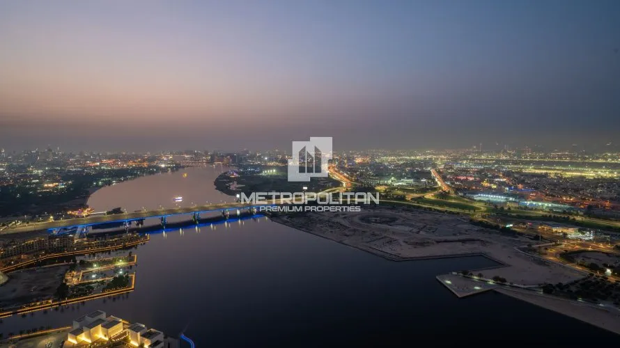 Apartamento de 5 dormitorios en Culture Village, UAE No. 2108 № 1