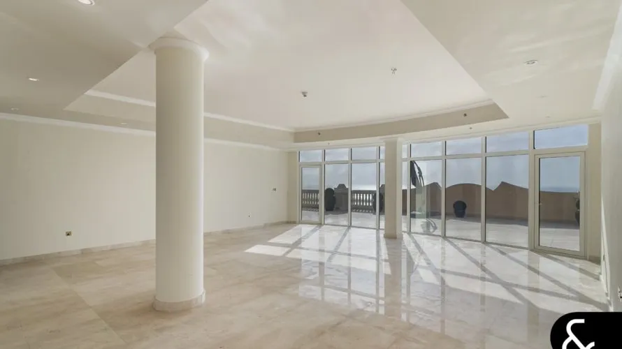 Apartamento de 4 dormitorios en Palm Jumeirah, UAE No. 2615 № 1