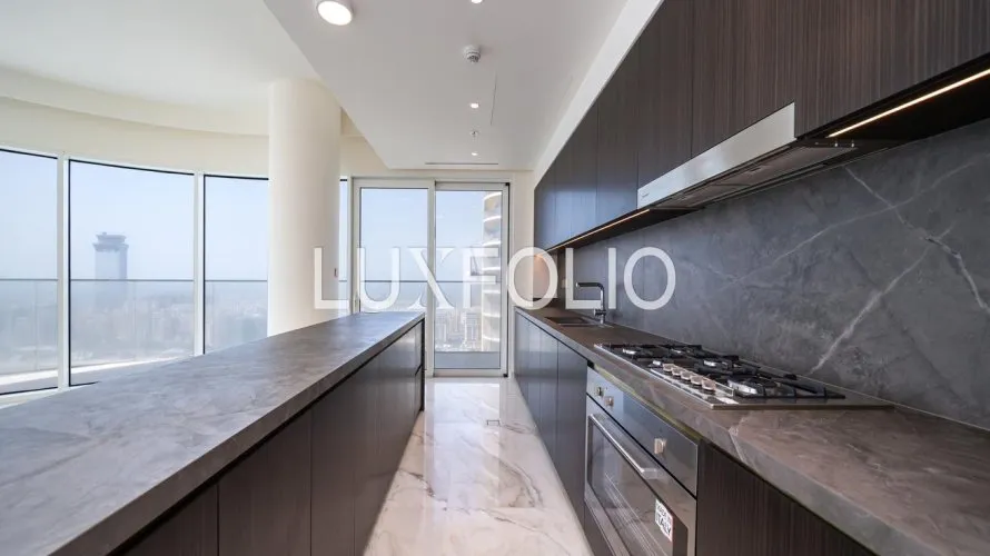 Apartamento de 3 dormitorios en EMAAR Beachfront, UAE No. 1607 № 10
