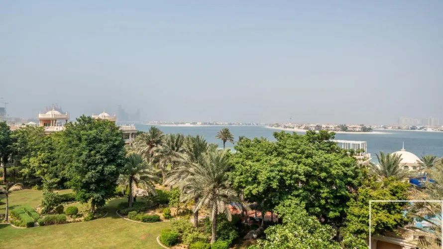 Apartamento de 3 dormitorios en The Crescent, UAE No. 1867 № 2