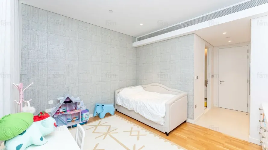 Apartamento de 4 dormitorios en Dubai, UAE No. 2043