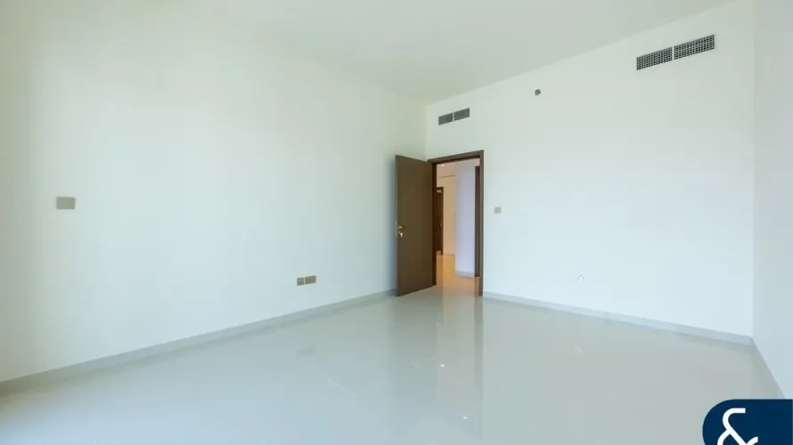 Apartamento de 5 dormitorios en EMAAR Beachfront, UAE No. 2222 № 8