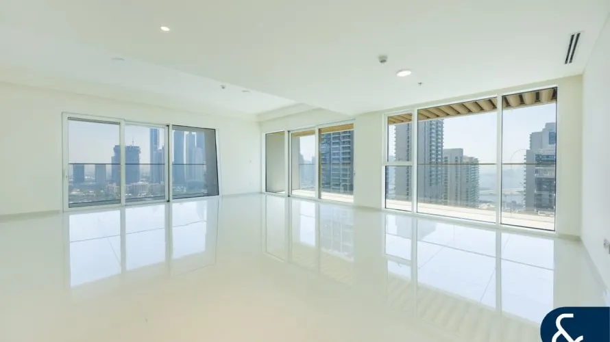 Apartamento de 5 dormitorios en EMAAR Beachfront, UAE No. 2222