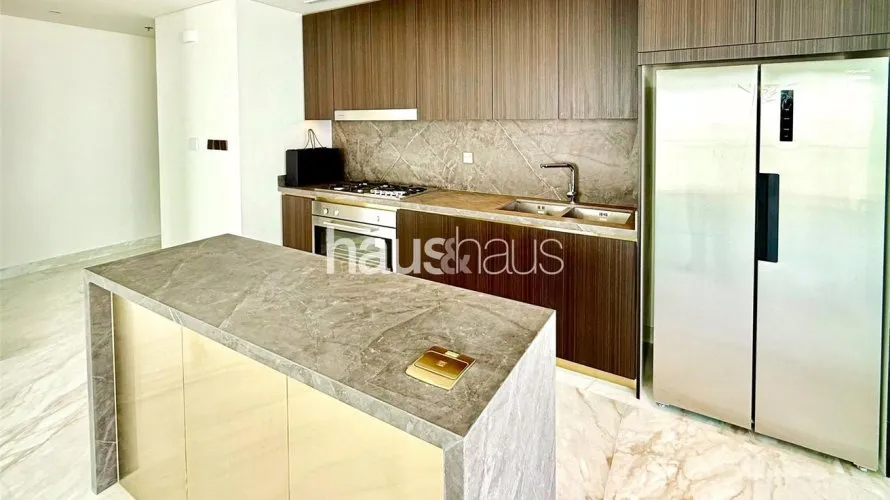Apartamento de 3 dormitorios en EMAAR Beachfront, UAE No. 1537 № 24