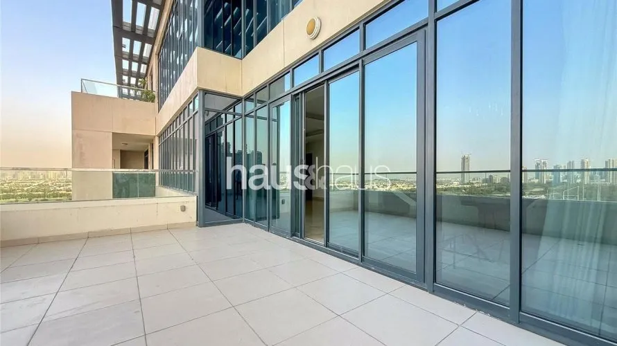 Ático de 4 dormitorios en The Hills, UAE No. 1541 № 2