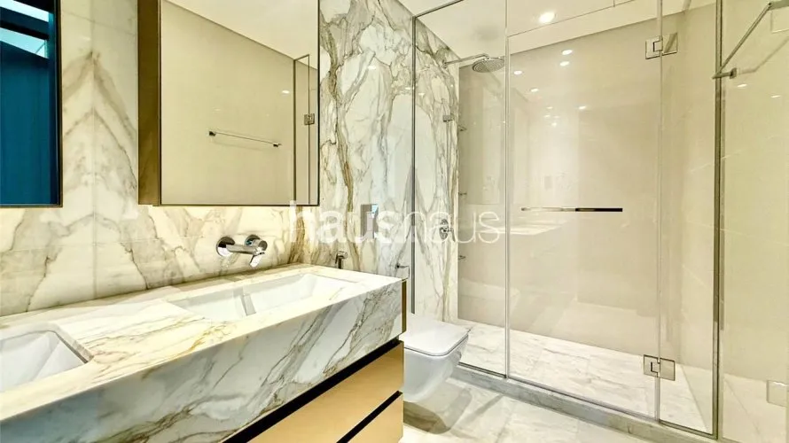 Apartamento de 3 dormitorios en EMAAR Beachfront, UAE No. 1537 № 11