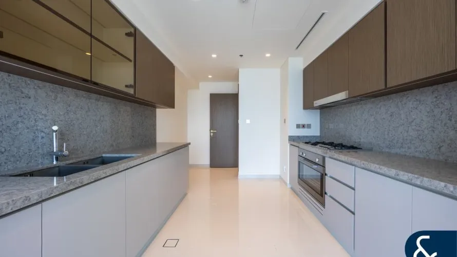 Apartamento de 5 dormitorios en EMAAR Beachfront, UAE No. 2222 № 3