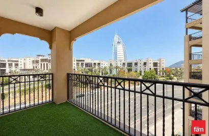 Apartamento de 4 dormitorios en Umm Suqeim, UAE No. 3516