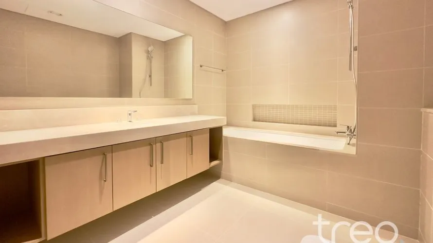 Apartamento de 4 dormitorios en 5242, UAE No. 3793 № 11