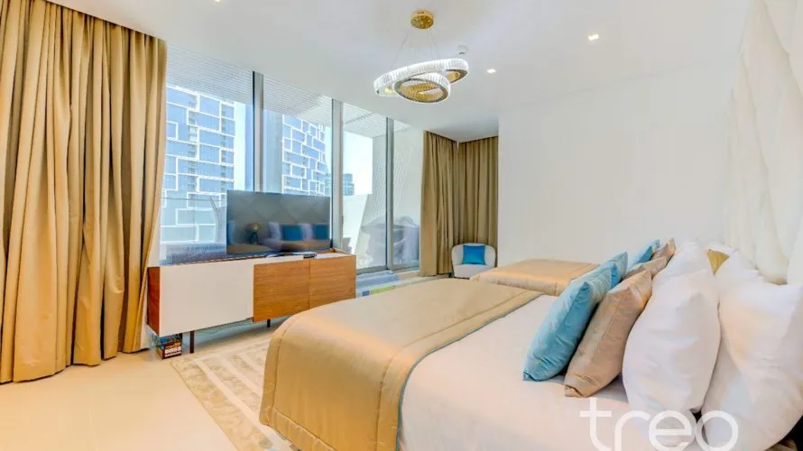 Apartamento de 4 dormitorios en 5242, UAE No. 3793 № 1