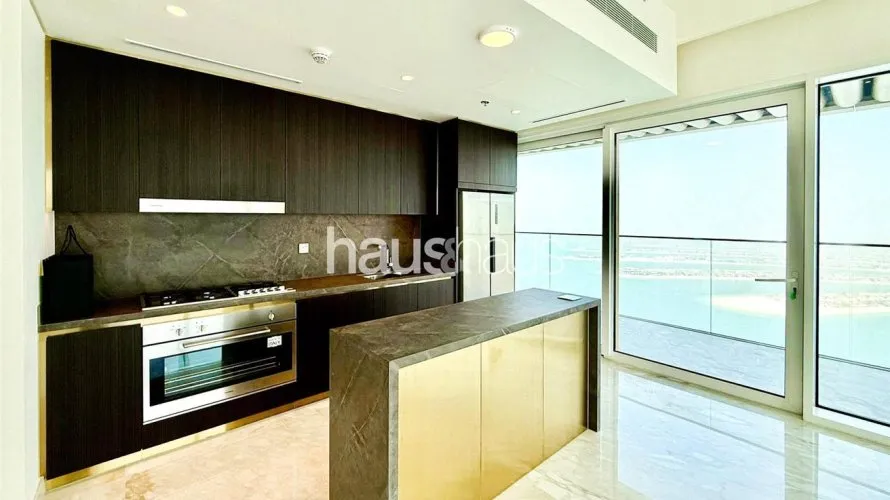 Appartement de 3 chambres à EMAAR Beachfront, UAE No. 1537 № 18
