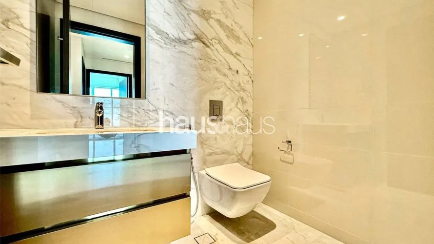Appartement de 3 chambres à EMAAR Beachfront, UAE No. 1537 № 7