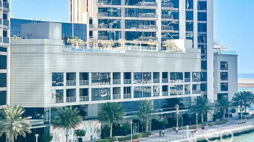 Appartement de 4 chambres à 5242, UAE No. 3793 № 18