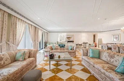 Квартира с 3 спальнями в  Palazzo Versace, Culture Village, Дубай, ОАЭ №2110