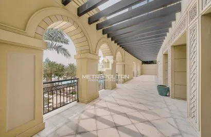 Квартира с 3 спальнями в  Palazzo Versace, Culture Village, Дубай, ОАЭ №2112