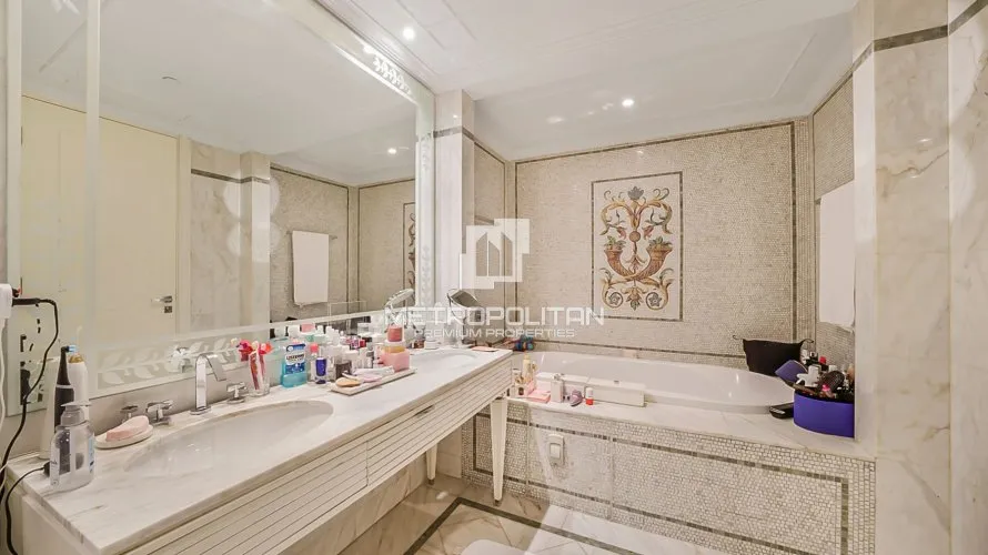 3 bedrooms apartment for sale, Palazzo Versace, Culture Village, Dubai, UAE No. 2111 № 21