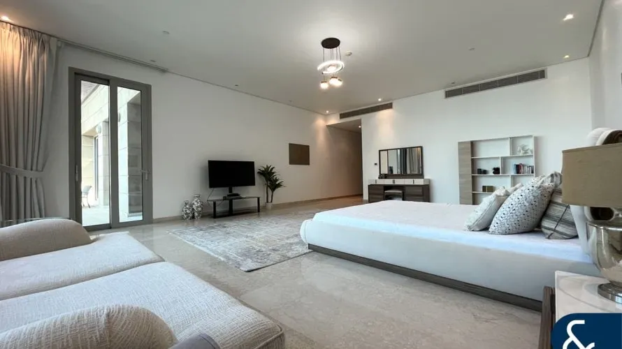 4 bedrooms apartment for sale , The Crescent, Palm Jumeirah, Dubai, UAE No. 2246 № 1